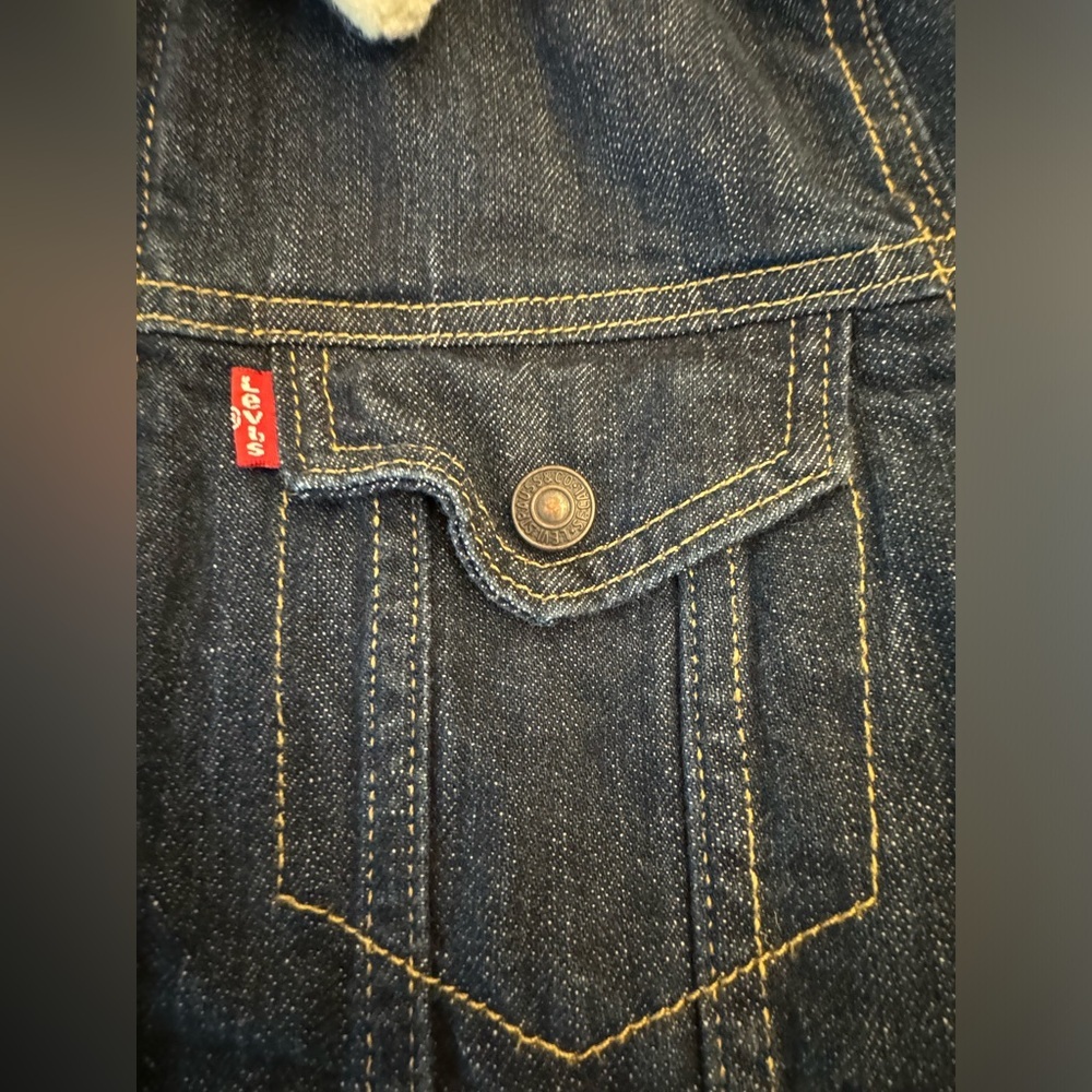 Levi's Jean Jacket w Sherpa & Quilted Lining, sz M - Picture 3 of 14